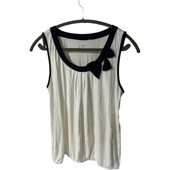 A lovely top by Ann Taylor Loft in size medium petite - Picture 2 of 6